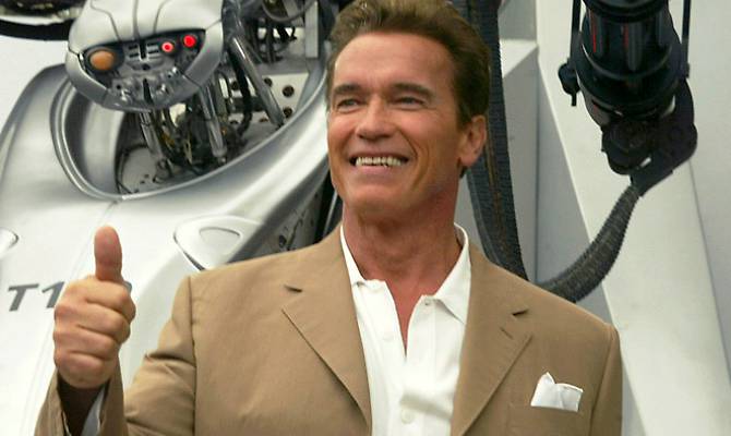 Paura per Arnold Schwarzenegger, intervento d’urgenza a cuore aperto