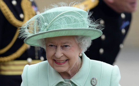 Regina Elisabetta spegne 92 candeline. Ma la sovrana ha due compleanni: ecco perché