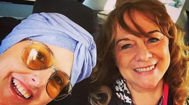 Nadia Toffa per la prima volta senza parrucca in un selfie con la mamma