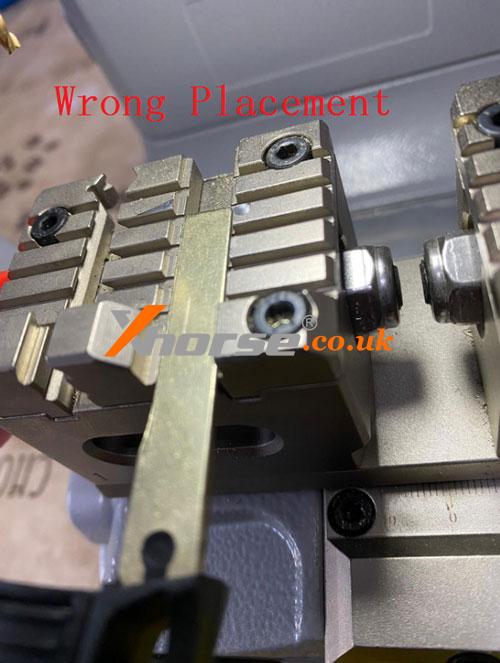 correct-key-placement-on-xhorse-key-cutting-machine-clamp-1